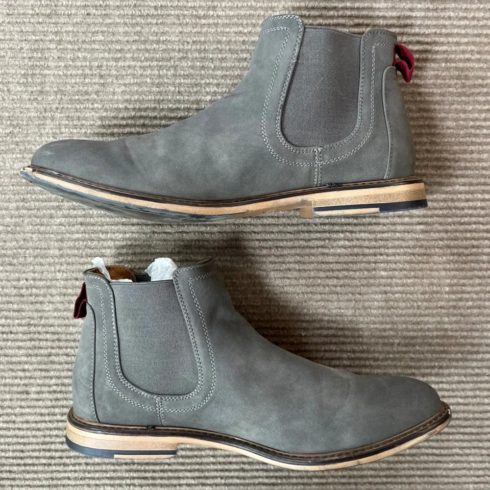 Madden M-GREGRY Mens Grey Chelsea Boots Size 10 Matte Ankle Boot Red Pull Tab